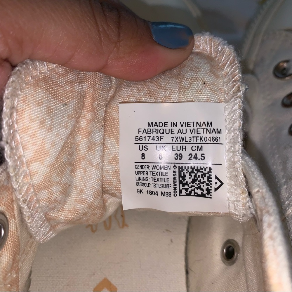 Converse shoes - Picture 2 of 4